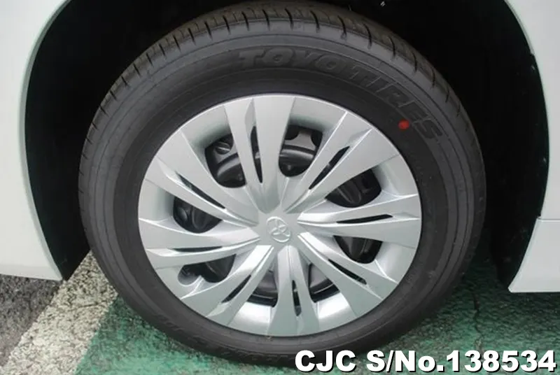 Toyota Noah in White for Sale Image 14