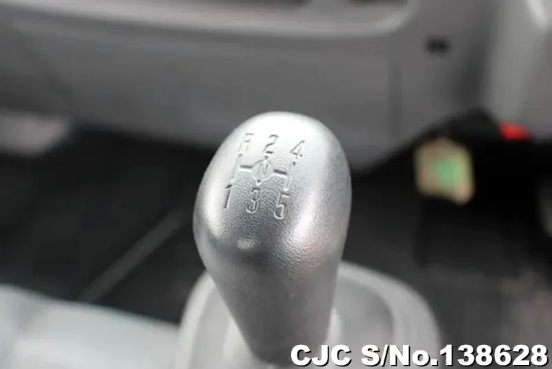 2013 Isuzu / Elf Stock No. 138628