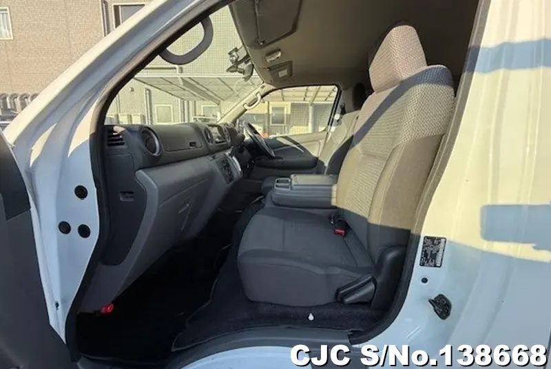 2021 Nissan / Caravan Stock No. 138668