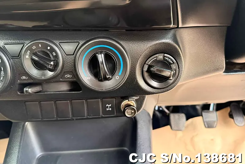 2021 Toyota / Hilux / Revo Stock No. 138681