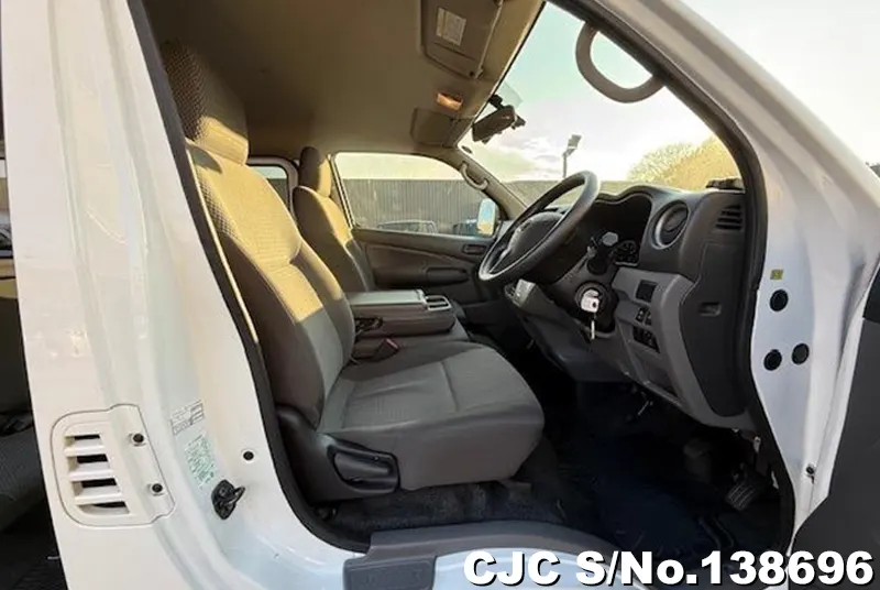 2021 Nissan / Caravan Stock No. 138696