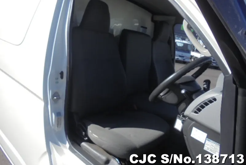 2010 Toyota / Hiace Stock No. 138713