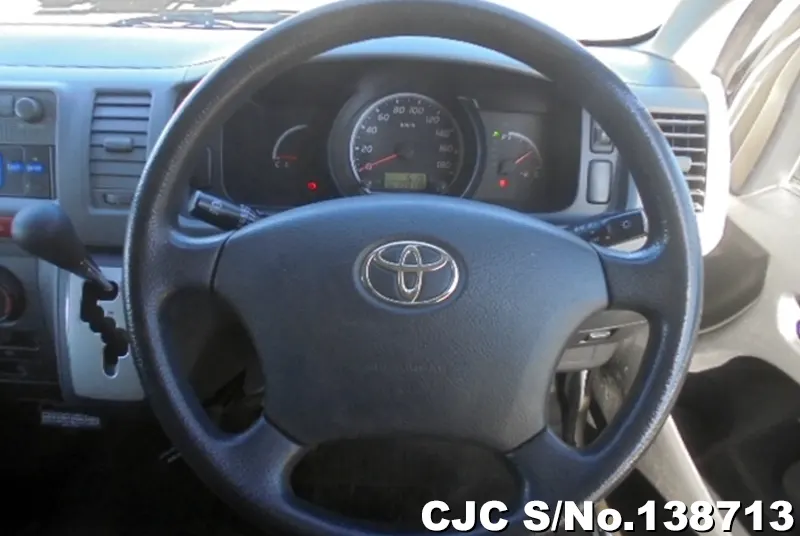 2010 Toyota / Hiace Stock No. 138713