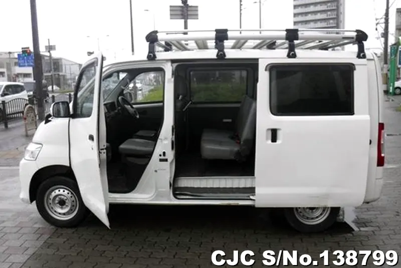 2022 Mazda / Bongo Stock No. 138799