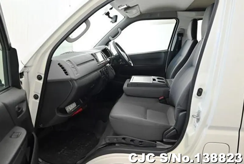 2011 Toyota / Hiace Stock No. 138823