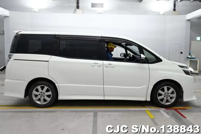 2017 Toyota / Voxy Stock No. 138843