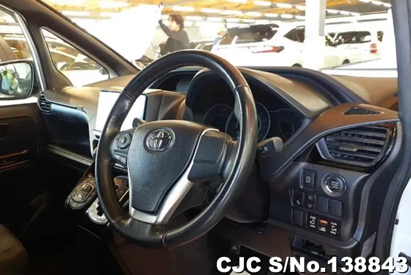 2017 Toyota / Voxy Stock No. 138843