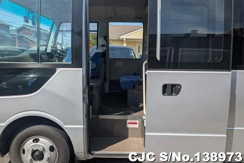2017 Mitsubishi / Rosa Stock No. 138973