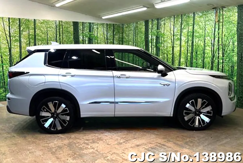 2025 Mitsubishi / Outlander Stock No. 138986