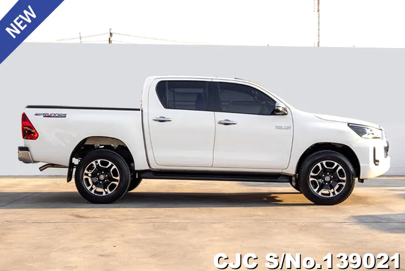 2022 Toyota / Hilux / Revo Stock No. 139021