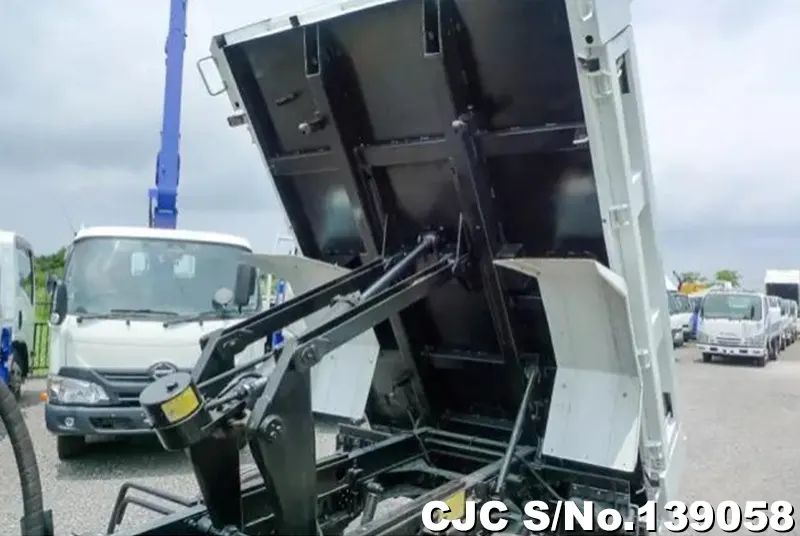 2013 Isuzu / Elf Stock No. 139058