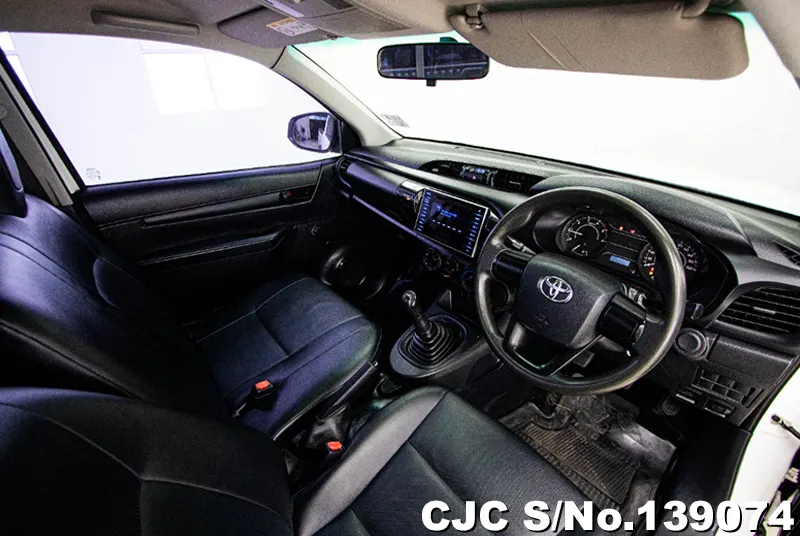 2017 Toyota / Hilux / Revo Stock No. 139074