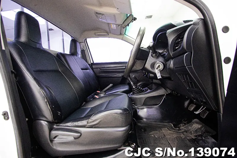 2017 Toyota / Hilux / Revo Stock No. 139074