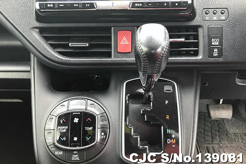 2015 Toyota / Voxy Stock No. 139081