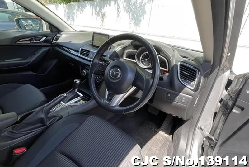2015 Mazda / Axela Stock No. 139114