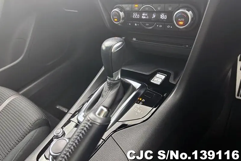 2018 Mazda / Axela Stock No. 139116