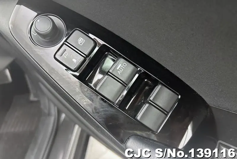 2018 Mazda / Axela Stock No. 139116