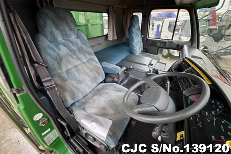 2001 Nissan / Big Thumb Stock No. 139120