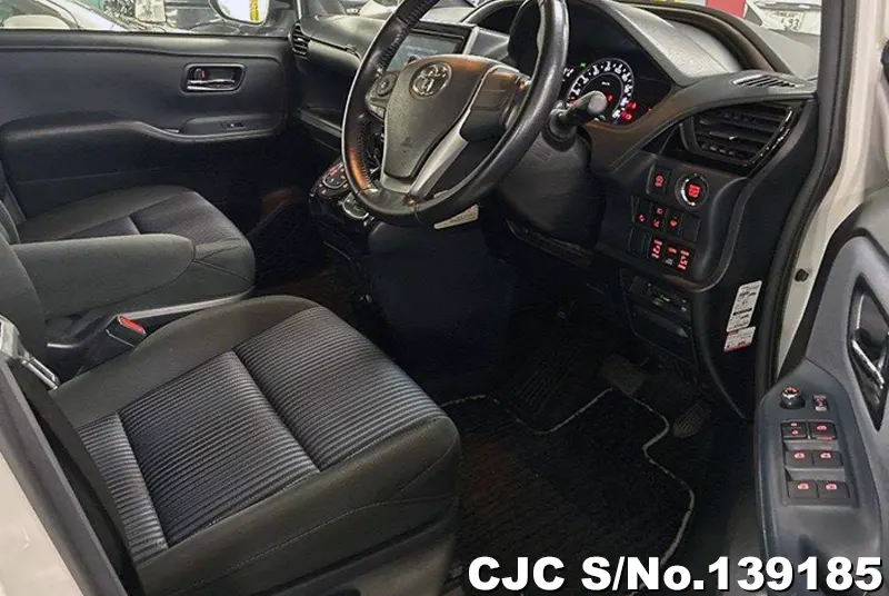2016 Toyota / Voxy Stock No. 139185