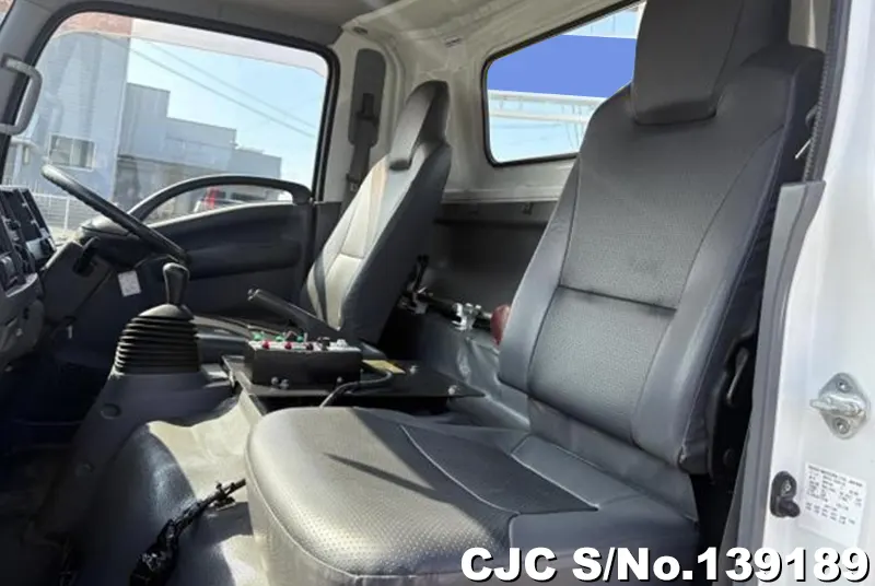2011 Isuzu / Elf Stock No. 139189