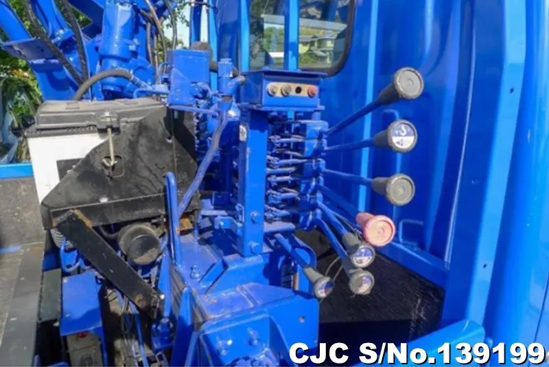 2013 Isuzu / Elf Stock No. 139199
