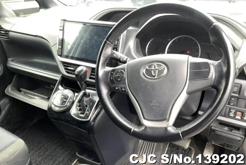2017 Toyota / Voxy Stock No. 139202