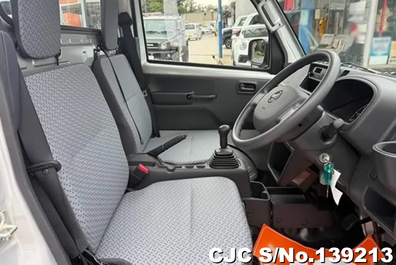 2026 Nissan / Clipper Stock No. 139213
