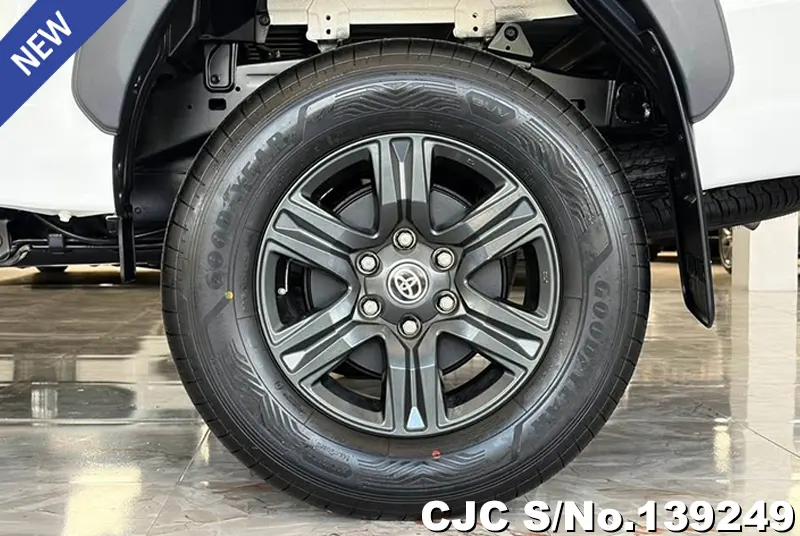 2021 Toyota / Hilux / Revo Stock No. 139249