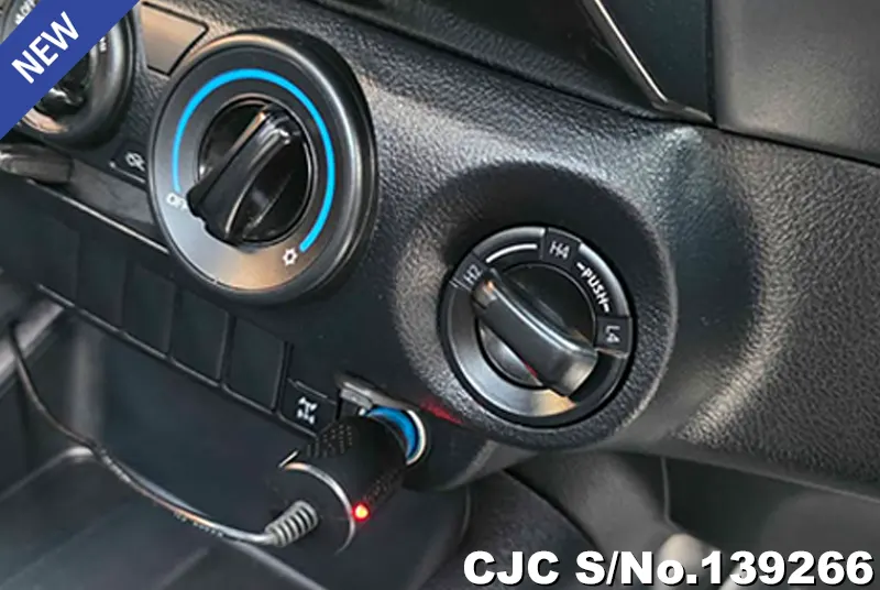 2021 Toyota / Hilux / Revo Stock No. 139266