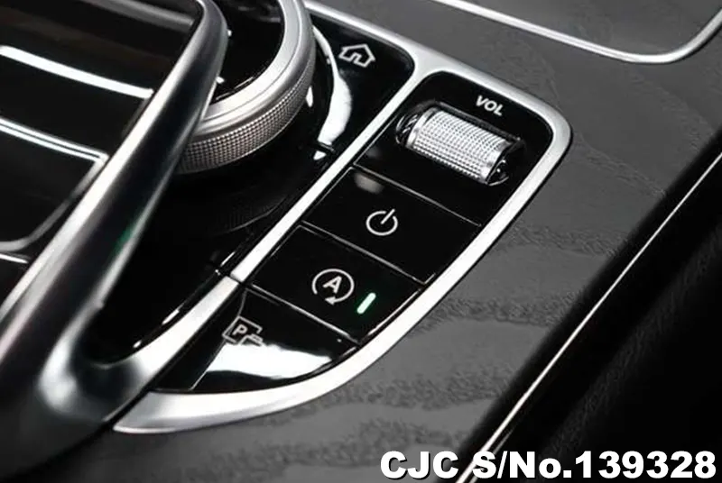 2020 Mercedes Benz / C Class Stock No. 139328