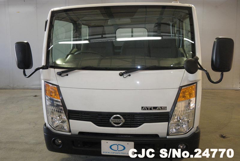 Чехлы nissan atlas