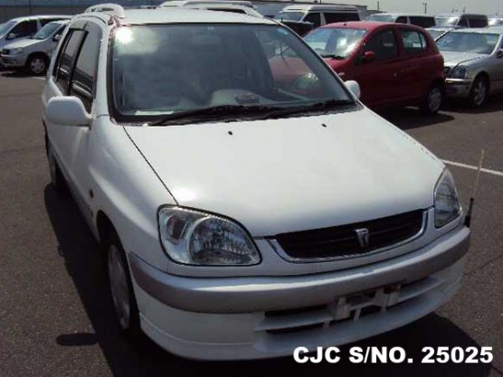 2001 Toyota / Raum Stock No. 25025