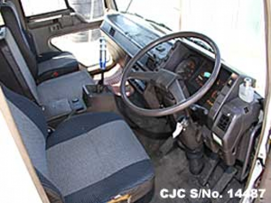 1990 Mitsubishi / Fuso Fighter Stock No. 14487