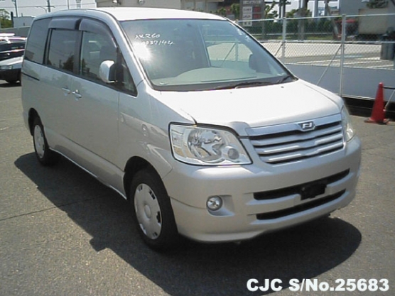 2002 Toyota / Noah Stock No. 25683
