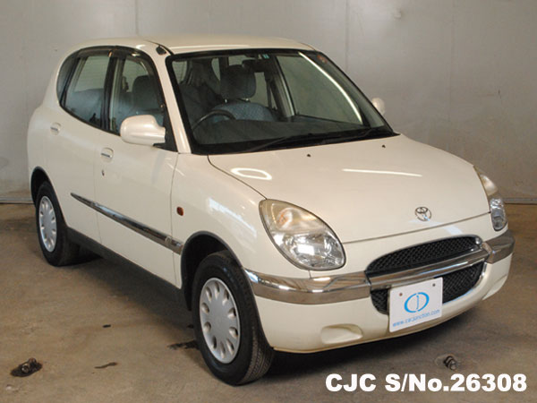 Toyota duet 2000