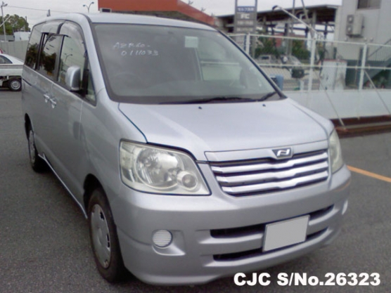 2002 Toyota / Noah Stock No. 26323