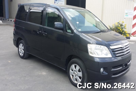 2001 Toyota / Noah Stock No. 26442