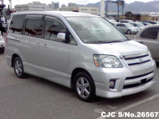 2004 Toyota / Noah Stock No. 26567