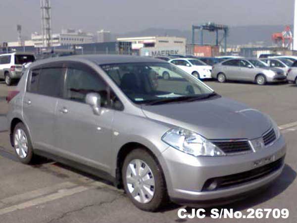 Nissan tiida 2004