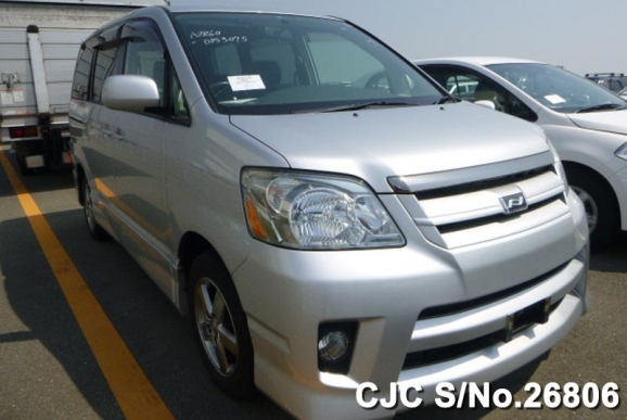 2004 Toyota / Noah Stock No. 26806