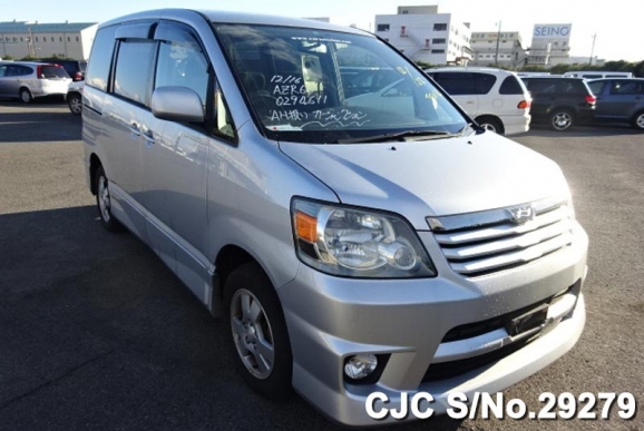 2004 Toyota / Noah Stock No. 29279