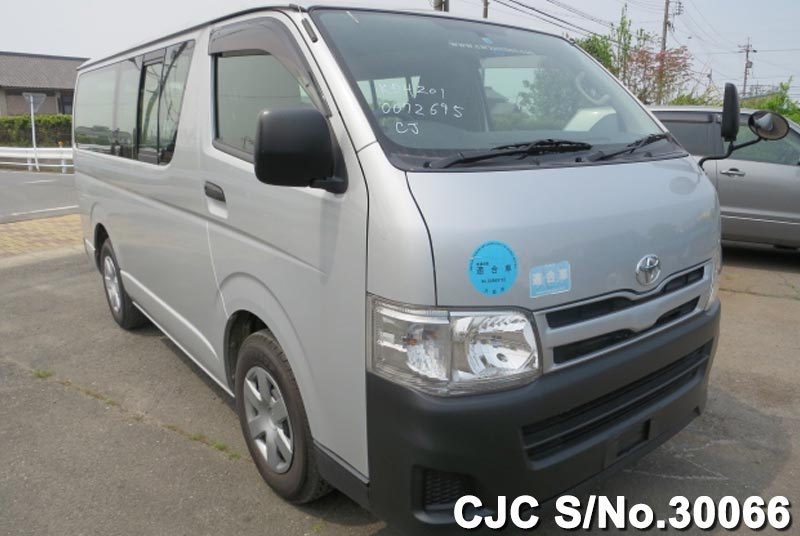 Тойота hiace 2011