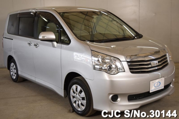 2013 Toyota / Noah Stock No. 30144