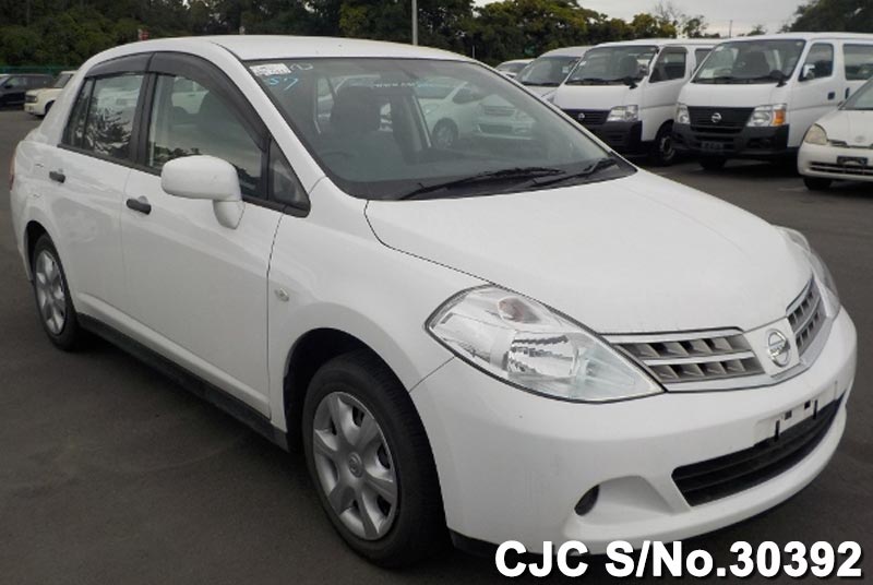2009 Nissan Tiida Latio White for sale Stock No. 30392 Japanese