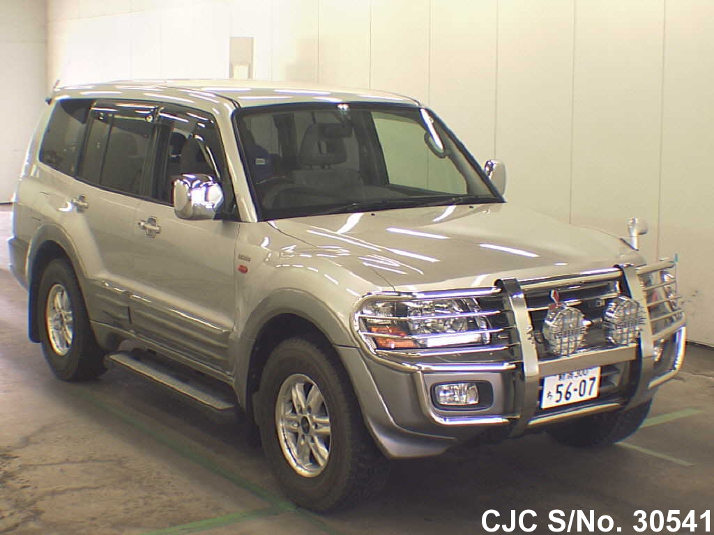 Mitsubishi pajero 2001 год