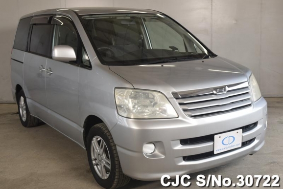 2003 Toyota / Noah Stock No. 30722