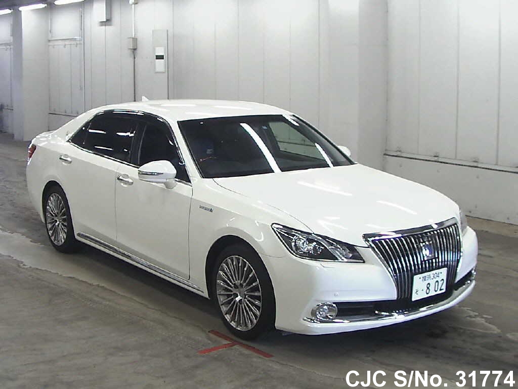 2014 Toyota Crown White for sale Stock No. 31774 Japanese Used Cars Exporter