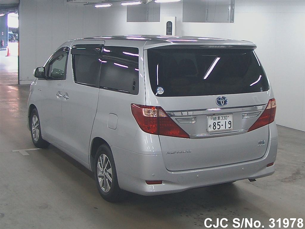 Toyota Alphard Silver 2012: Kemewahan Klasik yang Tak Lekang Zaman