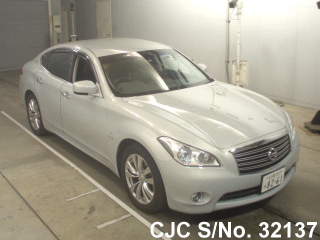 Nissan fuga 2010