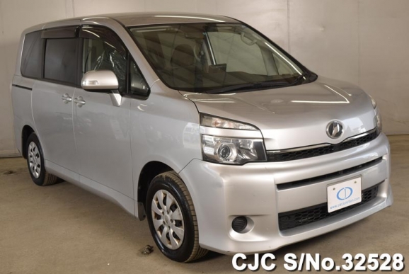 2010 Toyota / Voxy Stock No. 32528